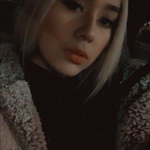 Meet your Posher, Dania